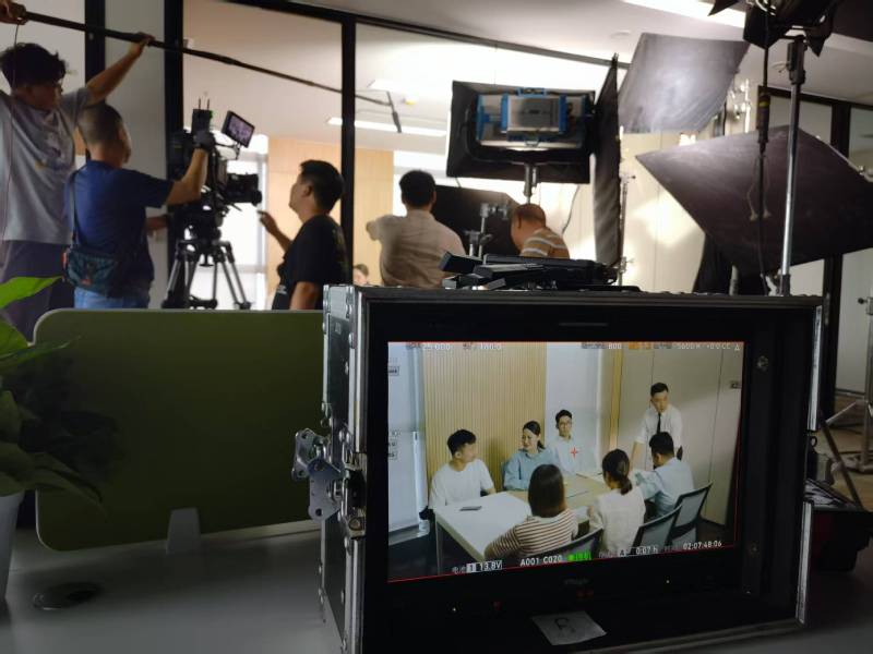 阳高县TVC拍摄公司：科技产品视觉化大师，诠释未来感与功能美学